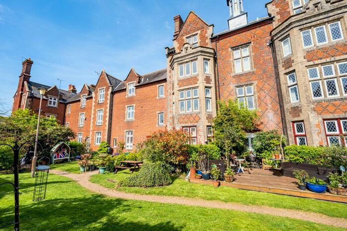 2 Bedroom Flat To Rent In Buckingham Court, The Close, Dunmow, CM6
