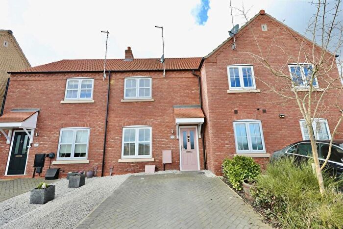 2 Bedroom Terraced House For Sale In Otterburn Park, Kingswood, Hull, HU7