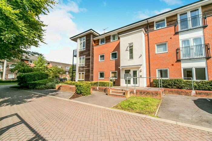 2 Bedroom Flat To Rent In Meadow Way, Caversham, RG4