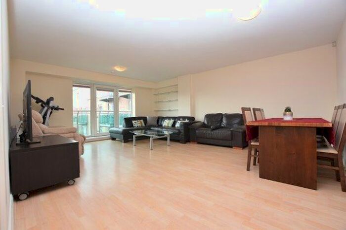 3 Bedroom Flat To Rent In Westfield Terrace, Sheffield, S1