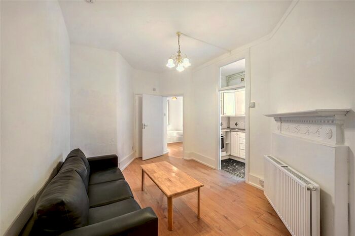 3 Bedroom Flat To Rent In Fulham Palace Road, London, W6