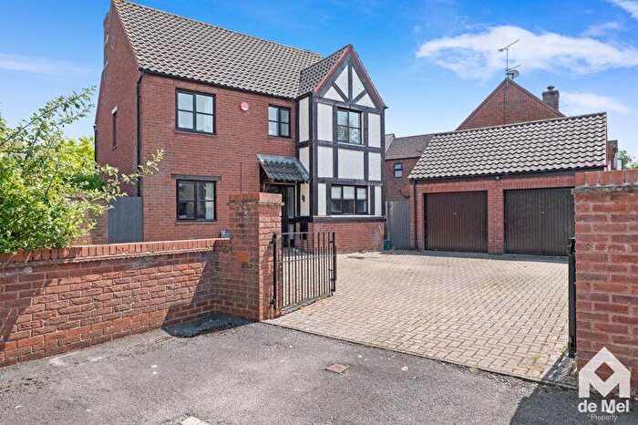 4 Bedroom Detached House For Sale In Huxley Way, Bishops Cleeve, GL52