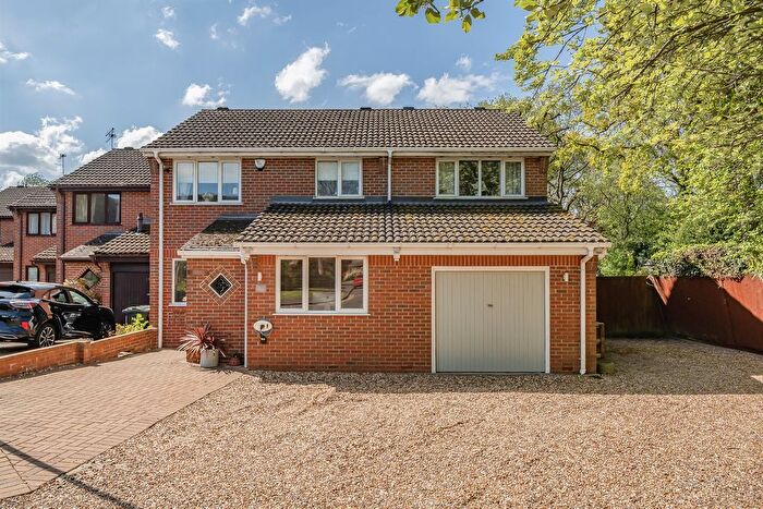 4 Bedroom Semi-Detached House For Sale In Gladbeck Way, Enfield, EN2
