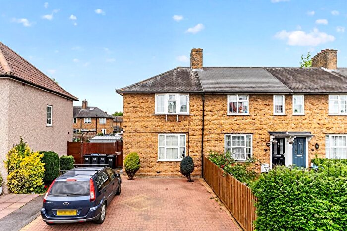 3 Bedroom Semi Detached House For Sale In Abbotsbury Road, Morden, SM4