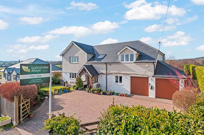 4 Bedroom Detached House For Sale In Broadhempston, Totnes, TQ9