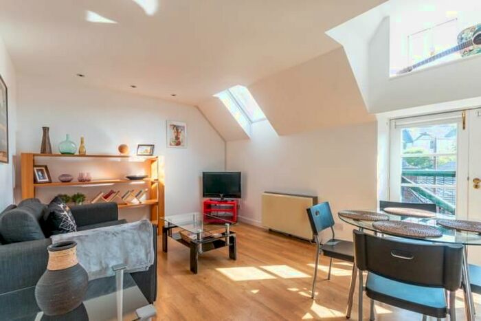 2 Bedroom Flat To Rent In Nether Craigwell, Edinburgh, EH8