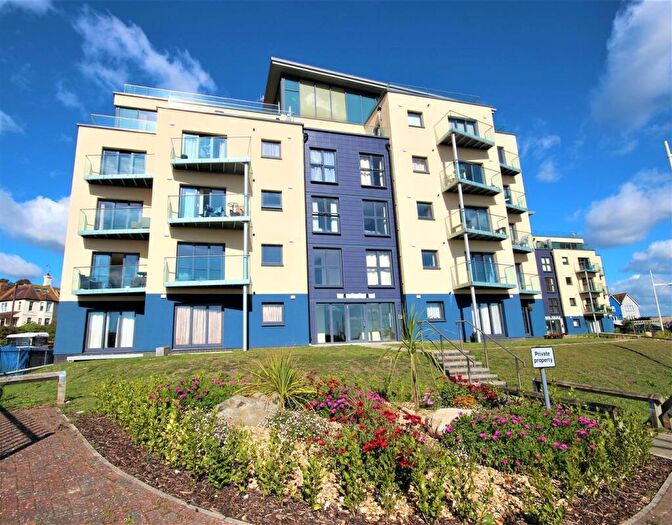 2 Bedroom Flat To Rent In Versailles, Newhaven, BN9