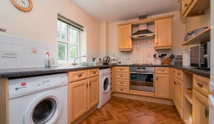 2 Bedroom Flat To Rent In Printers Close, Stockport M19