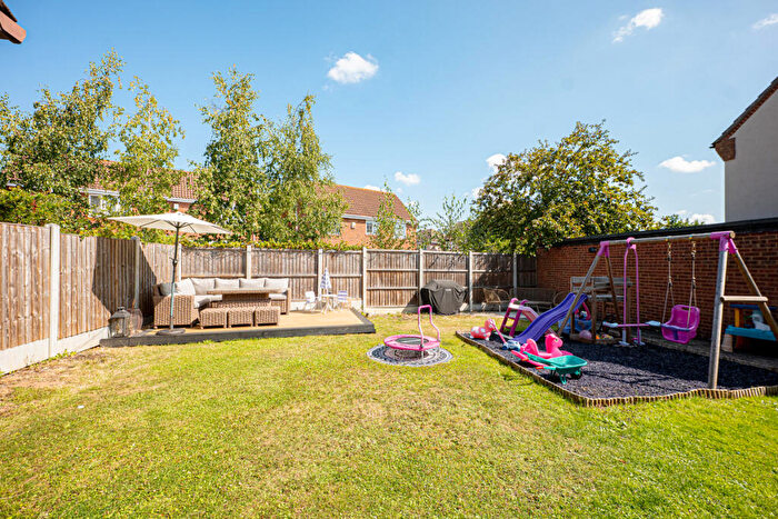 4 Bedroom Detached House For Sale In Green Lane, Leigh-on-sea, SS9