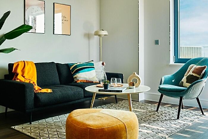 2 Bedroom Flat To Rent In Uncle Southall, Merrick Rd, Southall, Southall, UB2