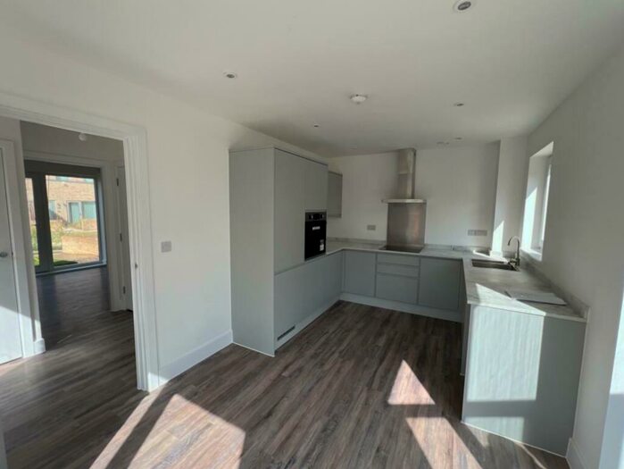 4 Bedroom Town House To Rent In Lescar Road, Waverley, Rotherham, S60