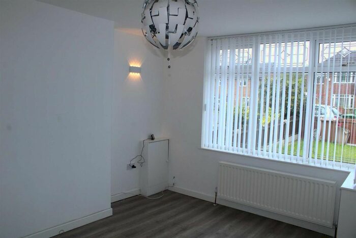 3 Bedroom Semi-Detached House To Rent In Pooles Lane, Willenhall, WV12