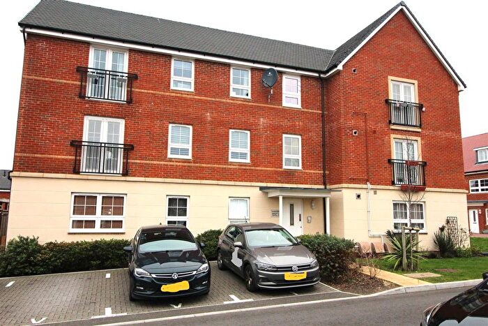 2 Bedroom Flat To Rent In Tabitha Close, Poole, BH15