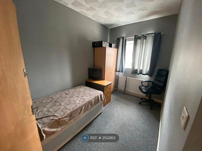 3 Bedroom Flat To Rent In Derby Road, Southampton, SO14