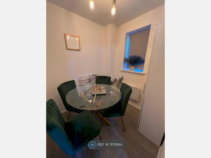 1 Bedroom Flat To Rent In Redford Close, Feltham, TW13