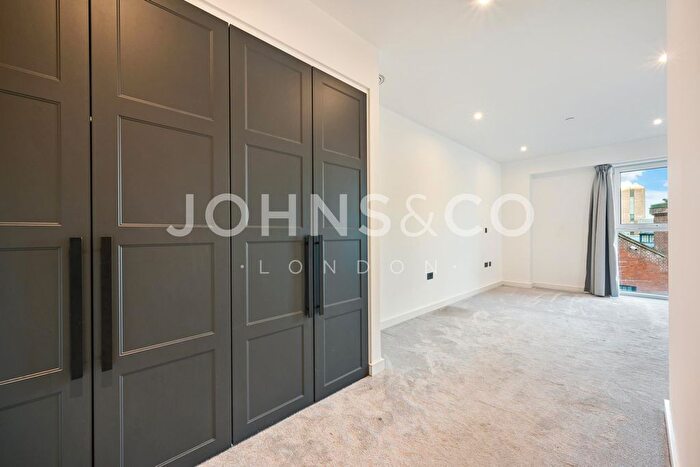 2 Bedroom Flat To Rent In Attlee House, Royal Exchange, Kingston Upon Thames, KT1