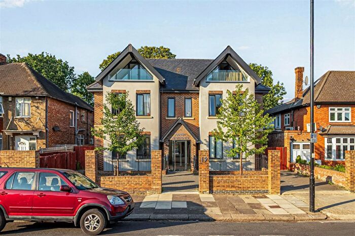 1 Bedroom Flat For Sale In Creswick Road, London, W3
