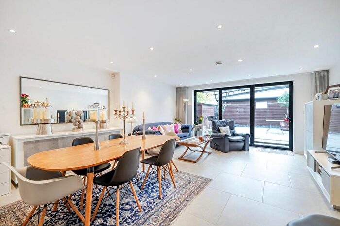 3 Bedroom Terraced House For Sale In Palermo Road, Kensal Green, London, NW10