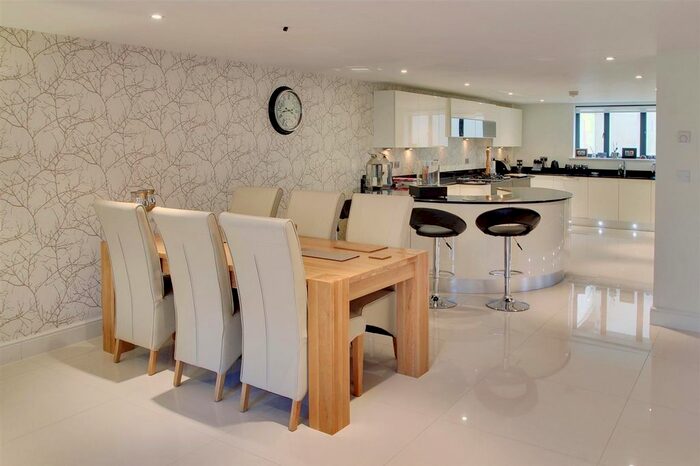 5 Bedroom Semi-Detached House To Rent In Kentish Gardens, Tunbridge Wells, TN2