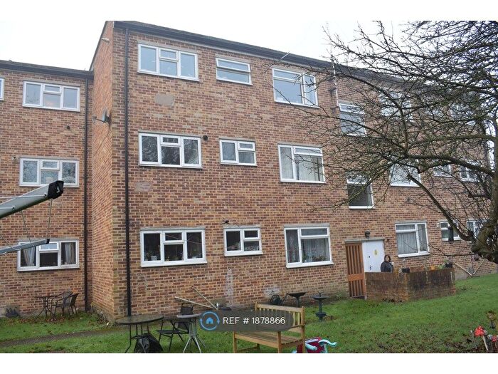 2 Bedroom Flat To Rent In Vivienne House, Staines-Upon-Thames, TW18