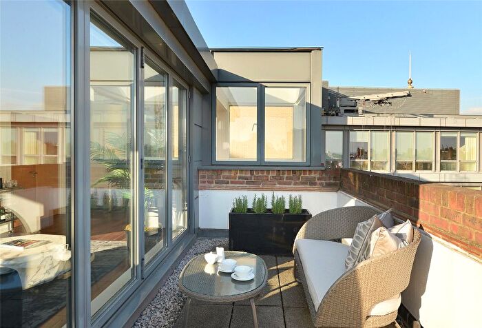 3 Bedroom Flat To Rent In Young Street, Kensington, London, W8