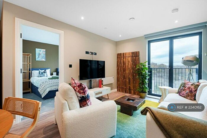 2 Bedroom Flat To Rent In Springwell Gardens, Leeds, LS12