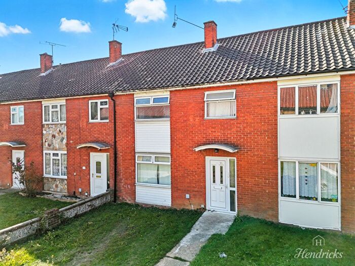4 Bedroom Terraced House For Sale In Long Lynderswood, Basildon, SS15