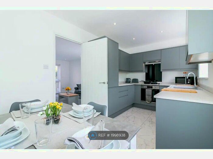 3 Bedroom Semi-Detached House To Rent In The Pastures, Stevenage, SG2