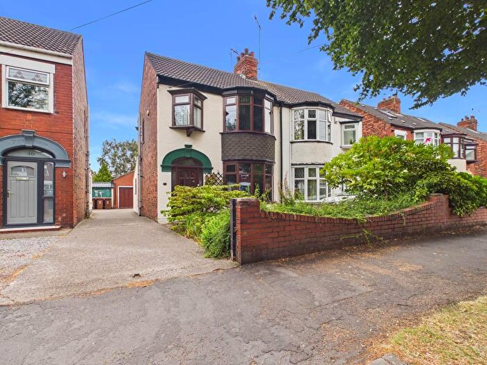 3 Bedroom Semi-Detached House For Sale In Gillshill Road, Hull, HU8