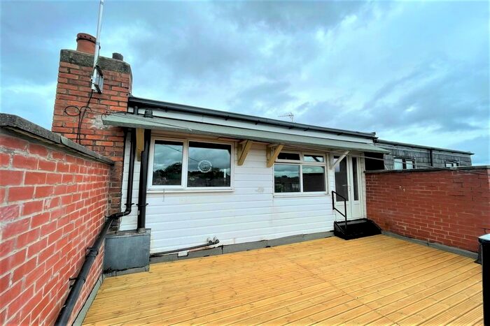 2 Bedroom Flat To Rent In Shaftesbury Avenue, Timperley, Altrincham, WA15