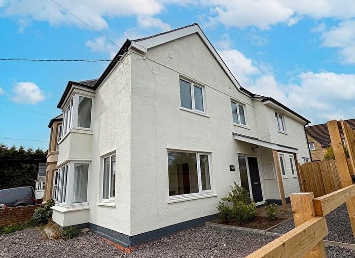 4 Bedroom Semi-Detached House For Sale In Bradenstoke, Chippenham, SN15