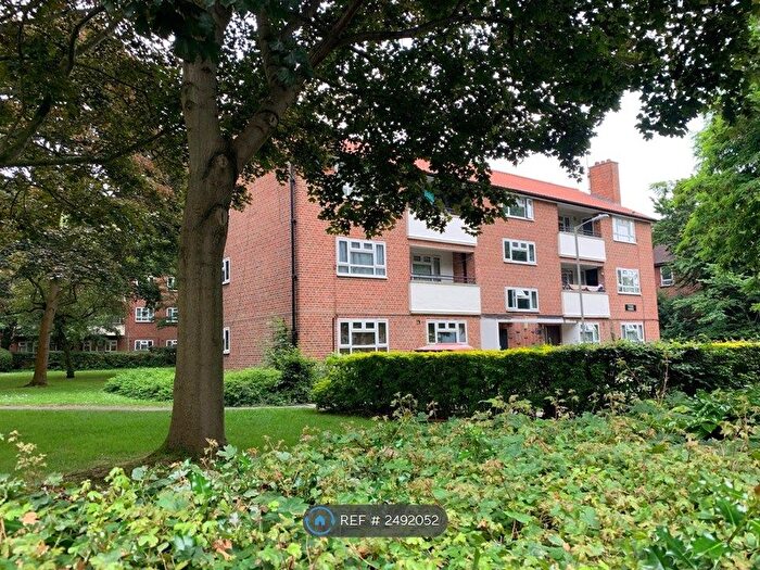 2 Bedroom Flat To Rent In Tyers House, London, SW16