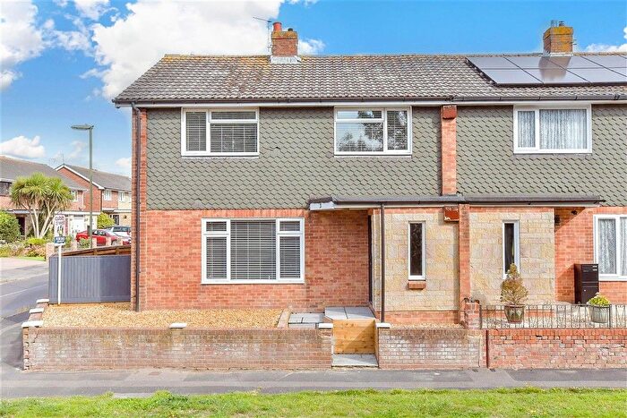 4 Bedroom End Of Terrace House For Sale In Great Copse Drive, Havant, Hampshire, PO9