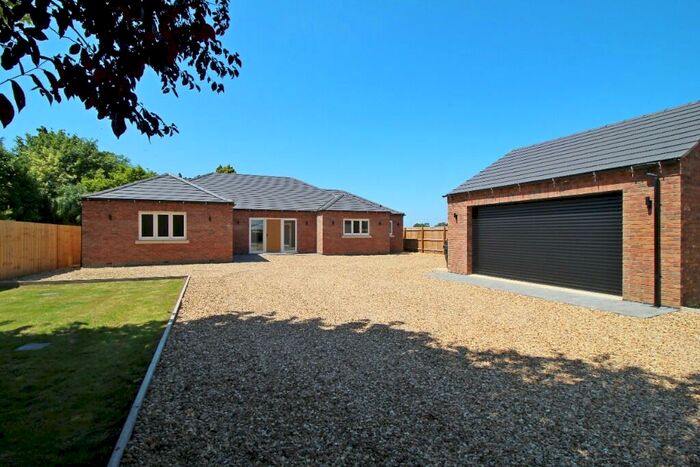 4 Bedroom Detached House For Sale In Holbeach Drove, Crowland, Peterborough, PE12