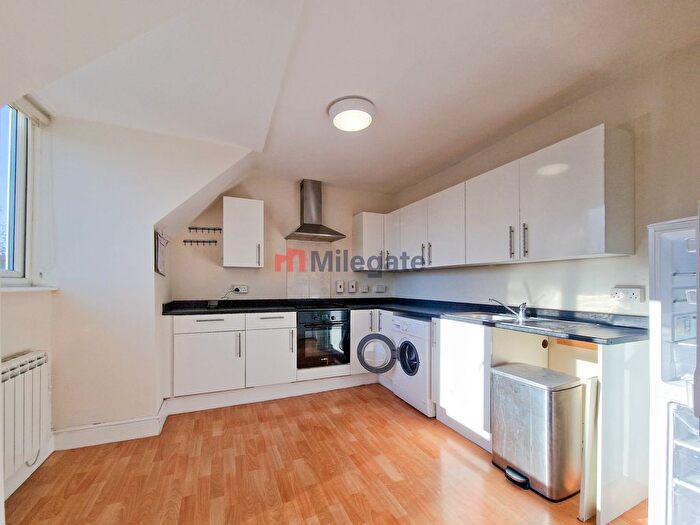 2 Bedroom Flat To Rent In Beech House Road, Croydon, CR0