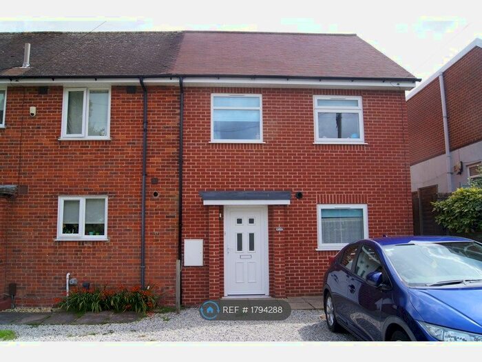 3 Bedroom Terraced House To Rent In East Way, Bournemouth, BH8