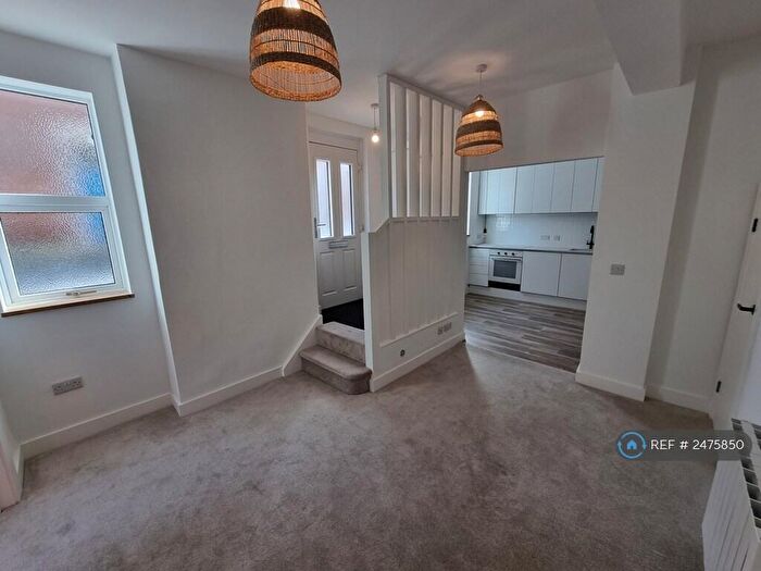 1 Bedroom Flat To Rent In Victoria Road, Swindon, SN1