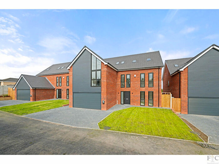 6 Bedroom Detached House For Sale In Cleves Gardens, Leicester, LE2