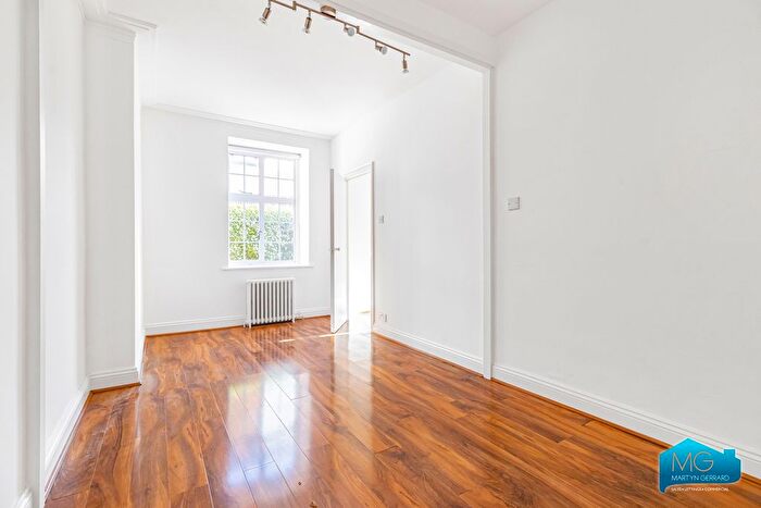 1 Bedroom Flat To Rent In North End Road, Golders Green, London, NW11