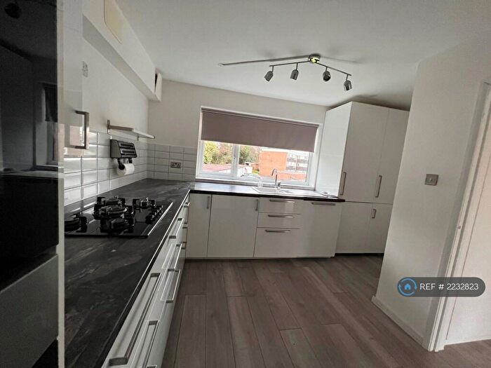 3 Bedroom Flat To Rent In Hampton Lane, Solihull, B91