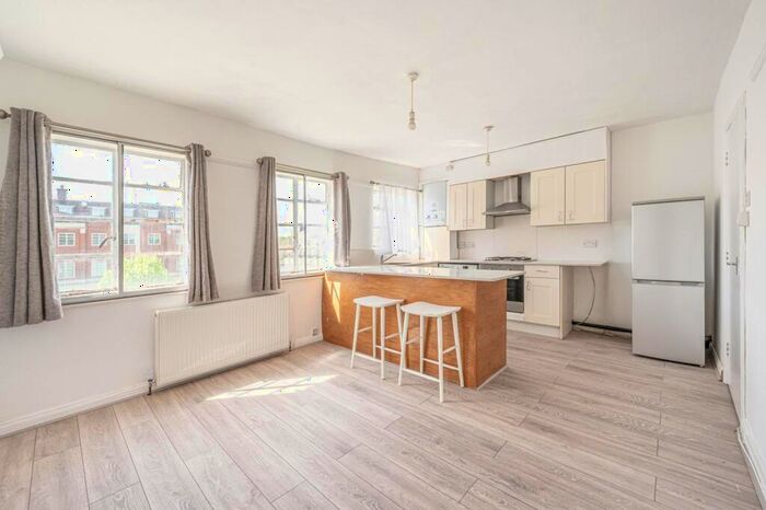 3 Bedroom Flat To Rent In Lyttelton Road, Hampstead Garden Suburb, London, N2