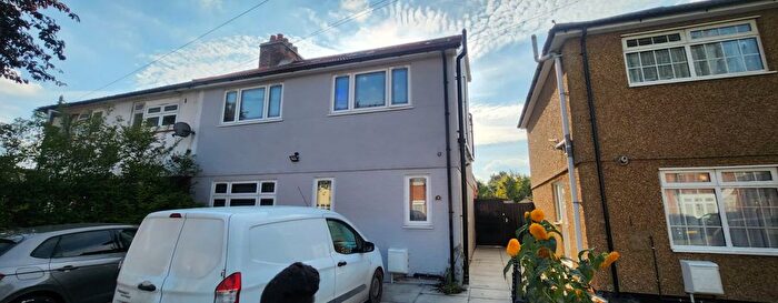 4 Bedroom Semi-detached House To Rent In Shere Road, Ilford, IG2
