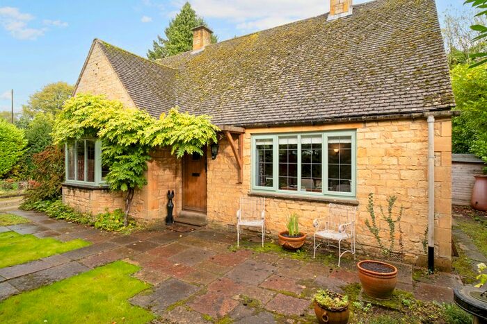 2 Bedroom Detached Bungalow For Sale In Bourton-On-The-Hill, Moreton-In-Marsh, GL56