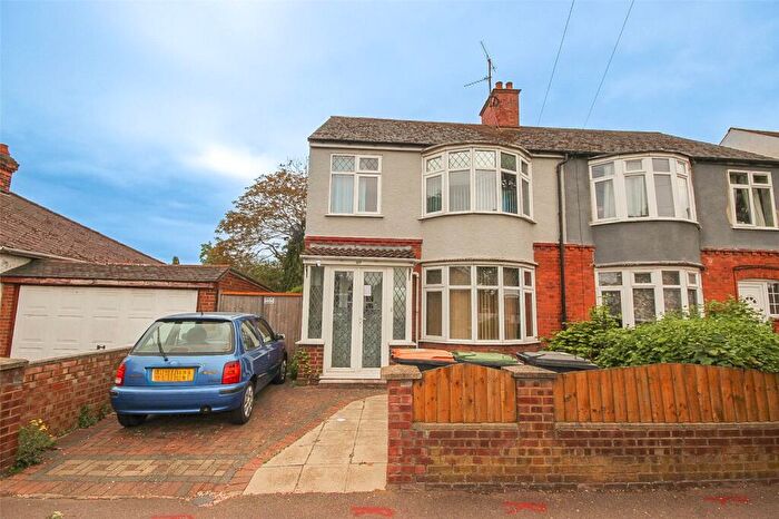 3 Bedroom Semi-Detached House For Sale In London Road, Bedford, Bedfordshire, MK42