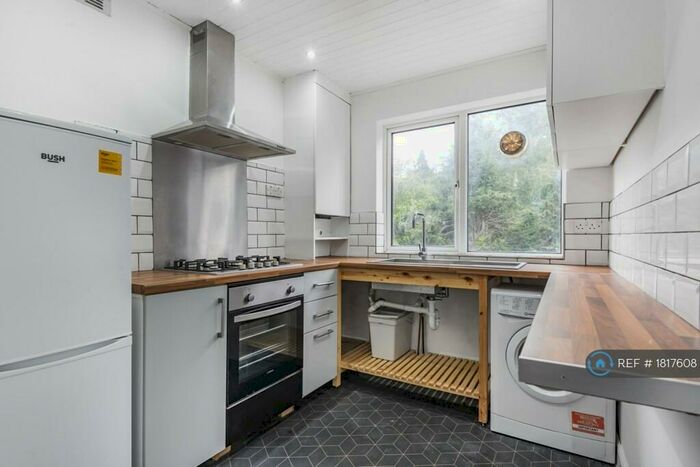 2 Bedroom Maisonette To Rent In Worsley Bridge Road, London, SE26