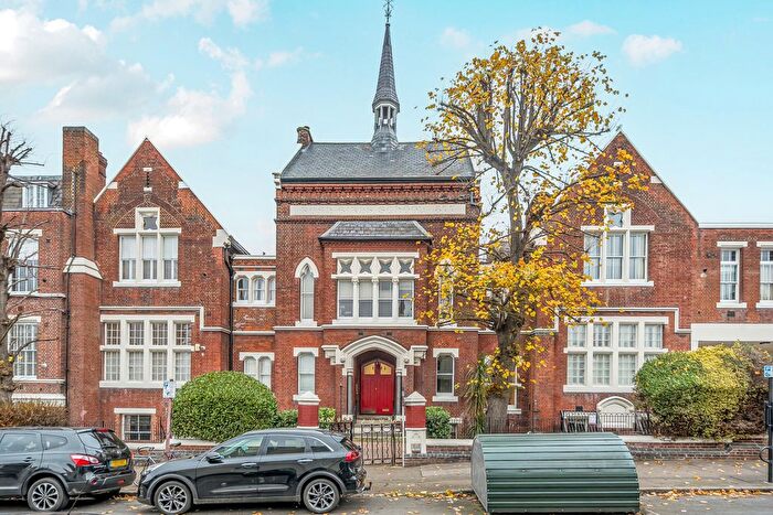 2 Bedroom Flat For Sale In Devonshire Drive, London, SE10