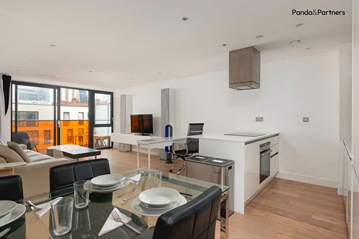 3 Bedroom Flat To Rent In Kensington Apartments, Commercial Street, London, E1