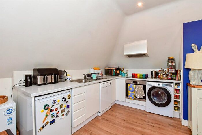 1 Bedroom Apartment For Sale In Cheriton Road, Folkestone, Kent, CT19