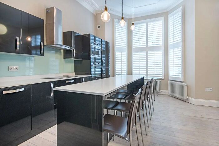 2 Bedroom Flat To Rent In Edith Grove, Chelsea, SW10