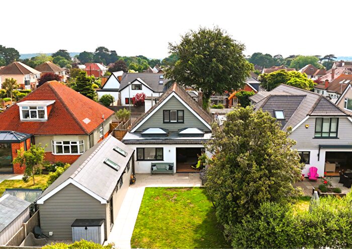 3 Bedroom Chalet For Sale In Lingwood Avenue, Mudeford, BH23
